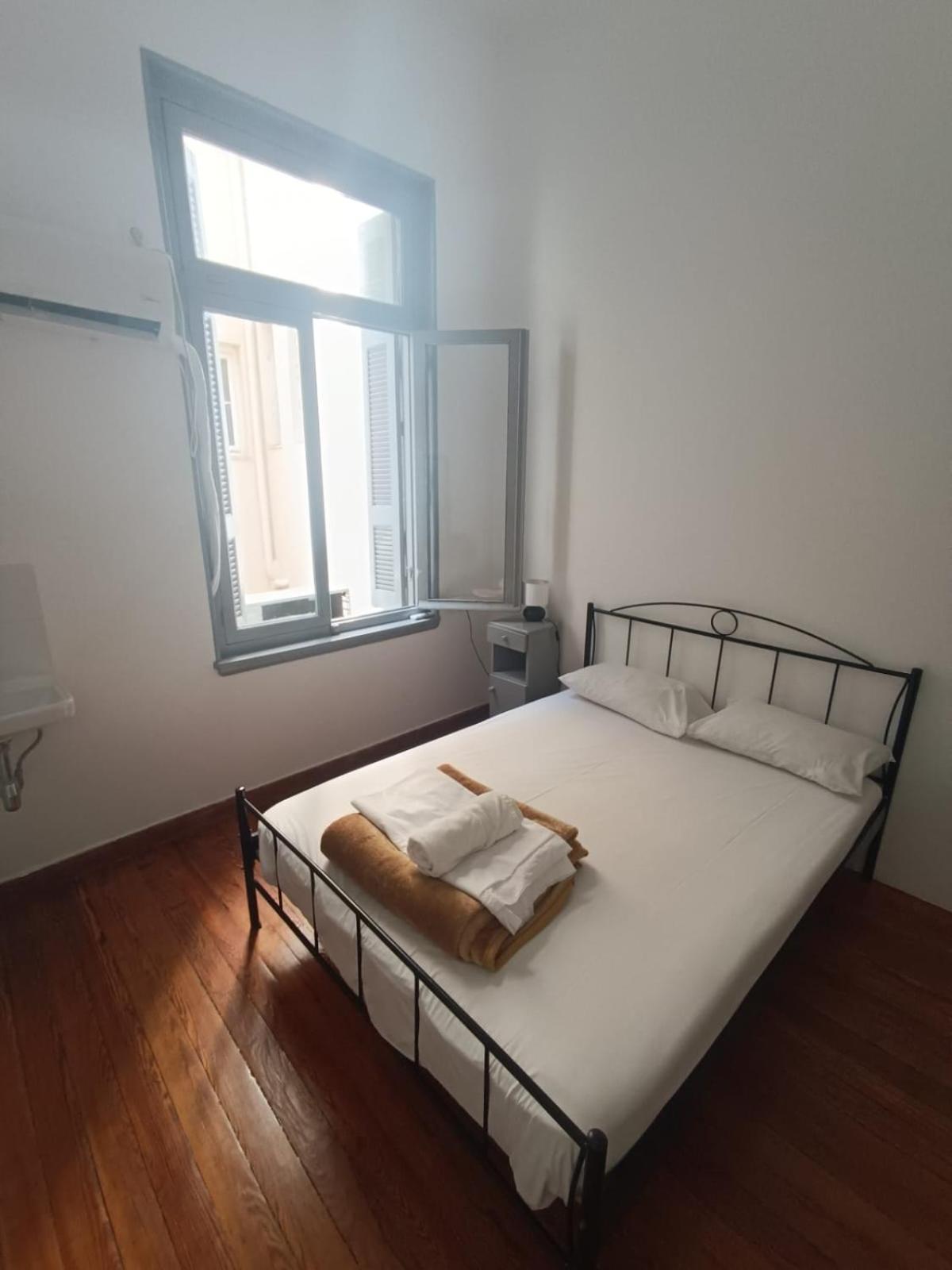 Dioskouros Hostel Атина Екстериор снимка