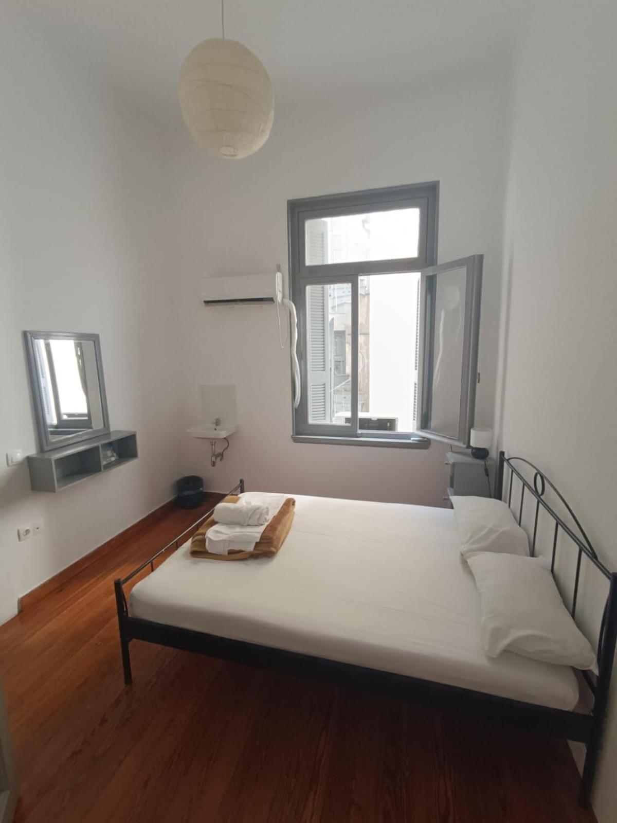 Dioskouros Hostel Атина Екстериор снимка