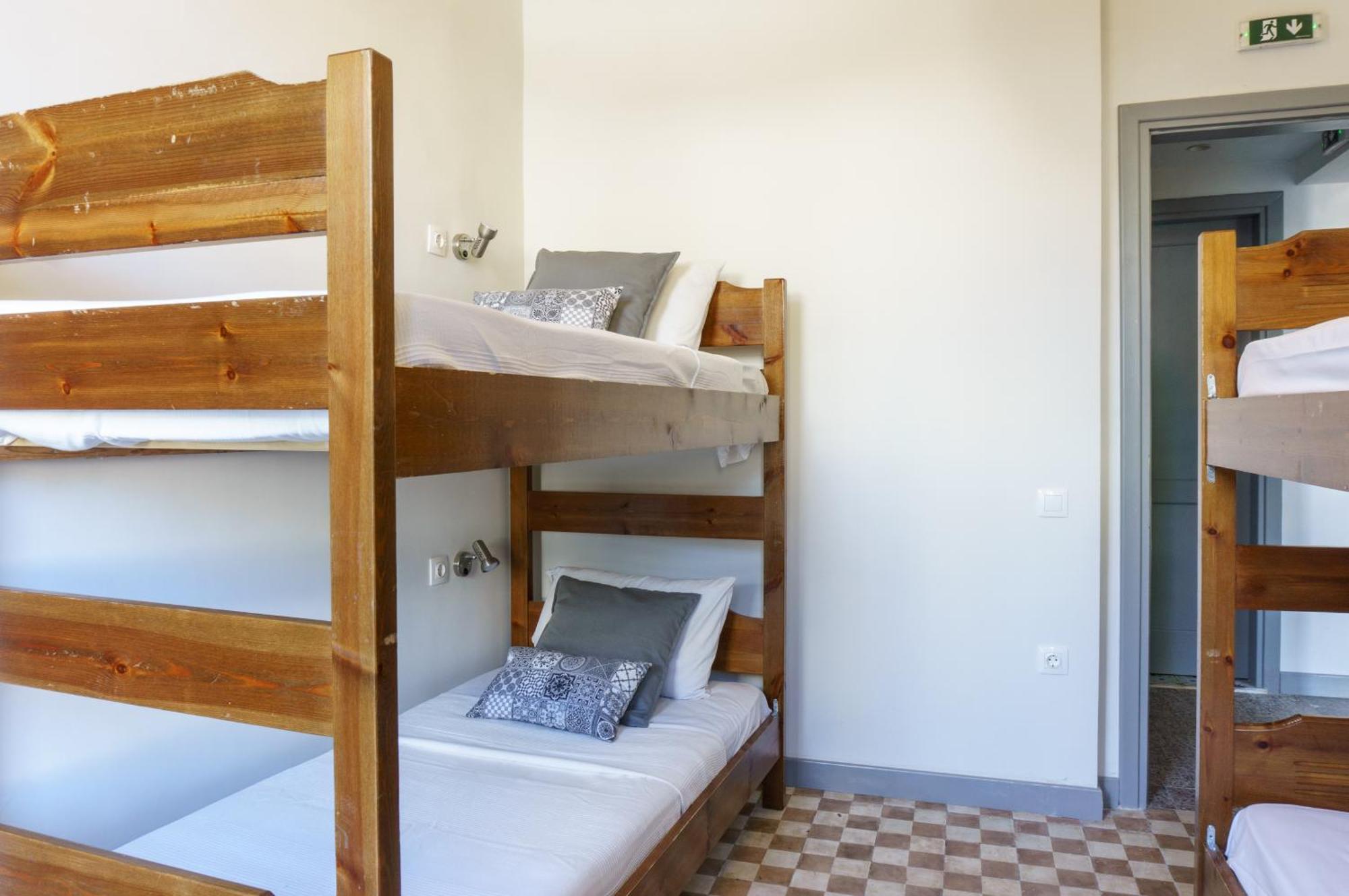 Dioskouros Hostel Атина Екстериор снимка